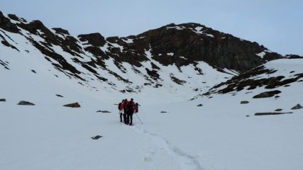 salendo su neve molto buona verso la Bergeria del Ciardonnet (5-5-2013)