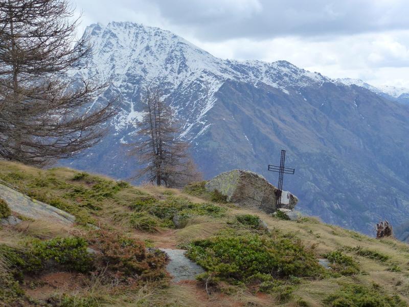 il pianoro deve è posta la lapide del partigiano Titala