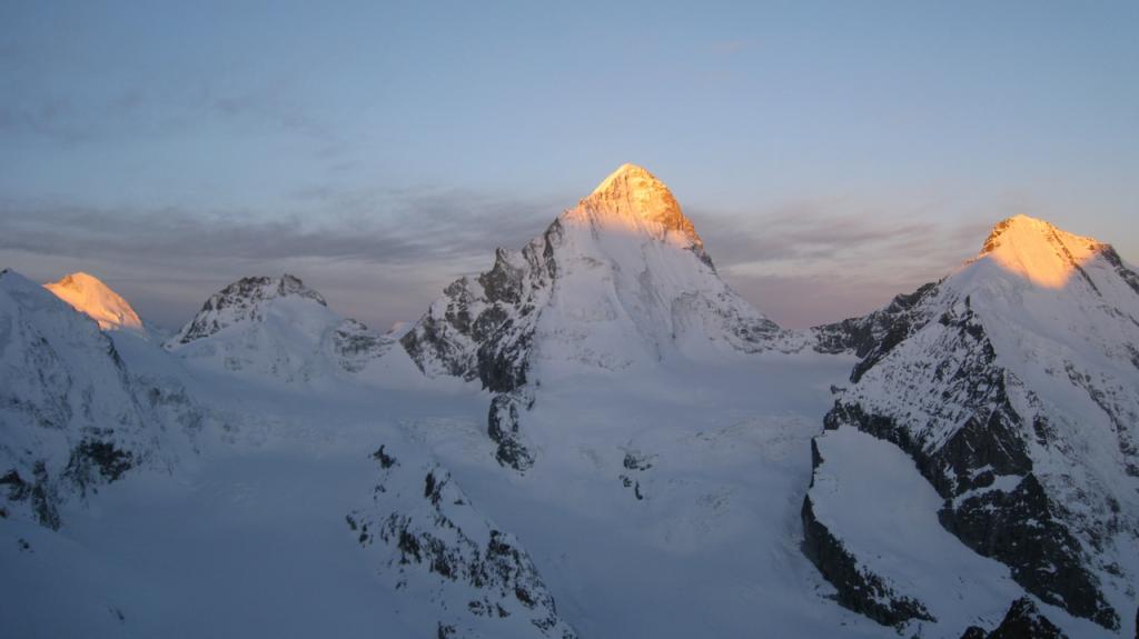 e anche il sole illumina le vette