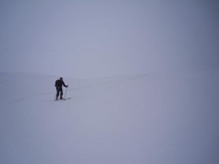 in discesa nella parte alta ,decente anche con scarsa visibilità...
