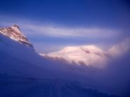 ma più su il cielo è blu e le montagne rosa