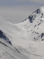 03 - Col Serena, vista delle slavine che lambiscono la parte finale della salita