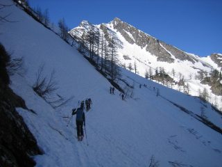 il ripido traverso sotto la cresta Viafiorcia