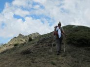 croce di vetta sullo sfondo