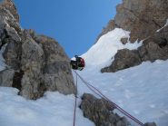 vista del canalino che adduce all'attacco del tiro di arrampicata (facile, ma esposta)