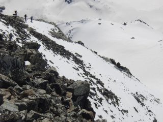 Scendendo dalla cresta di vetta