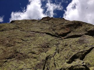 L'ultimo bellissimo tiro. Gli spit visibili a sn sono della via Fior di Roccia
