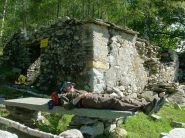 Riposino di pochi minuti all'Alpe Colma, costati ulteriori 600 metri di dislivello ! :-)