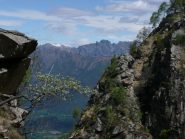 Aggirando la valletta che conduce all'Elmo si vede il mitico Pedum