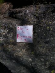 La targa alla base della via!