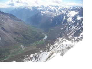 Il lago di Saretto e l'alta Val Maira dalla vetta..