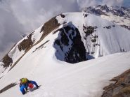 Maurizio in discesa da poco sotto la cima del Grabiasca  