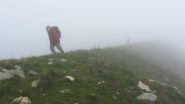 arrivando in cima al Monte Monega con la nebbia (19-5-2013)