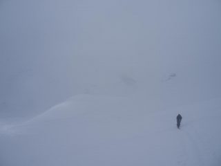 un pò di nebbia e per non farci mancare niente, nevica pure