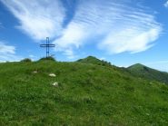 La Croce dell'Aurigo, il Monte delle Vallasse e il Guardiabella