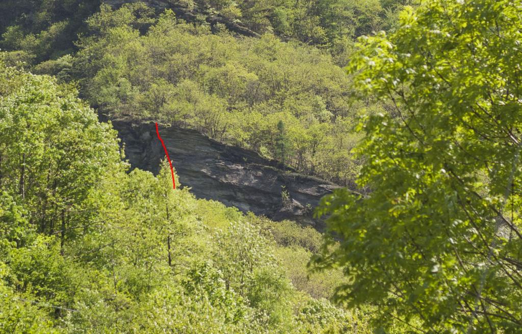 La parte alta della parete vista da fondo valle