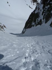 Risalita del canale N alla forcella del Corborant