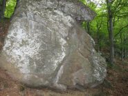ottimo blocco per scaldarsi con concrezioni fantastiche e un bel fessurone