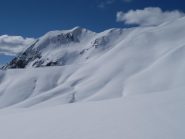 salendo al Colle del Puriac, vista sulla Bassa di Colombart e sul Pebrun
