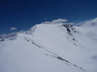 dopo l'antecima NNW, la stretta dorsale e la ripida cresta. Foto fatta al ritorno
