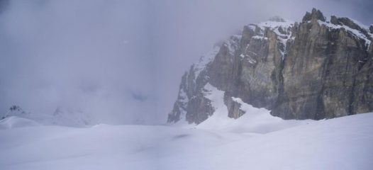 sotto le prime pareti della Granta ,ecco le nebbie e le nuvole....