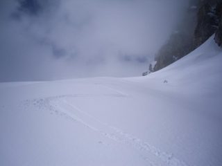 inizio la discesa ,belle curve e neve fantastica.... peccato non  aver potuto proseguire..