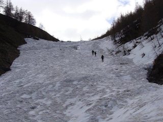 salendo lungo il canale/slavina