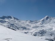 la splendida conca dei tredici laghi coi ricoveri Perrucchetti