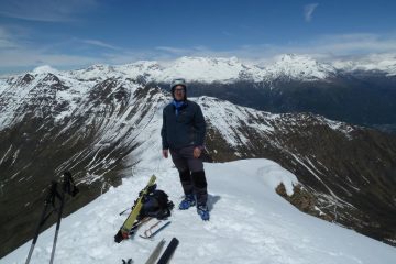 Nicola sull'anticima scistica 