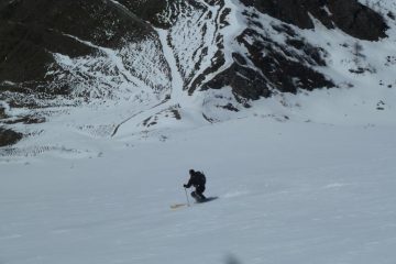 discesa parte alta pala - in basso strada colle finestre