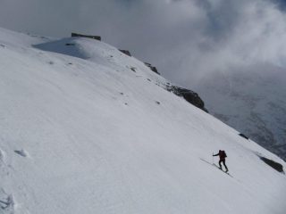 in vista dei ruderi sopra ai Laghi delle Monache