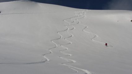 Condizioni neve nei pendii sotto la vetta