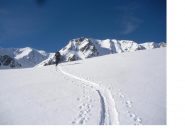 Verso la Rocca Negra, con la Testa degli Spagniuoli a chiudere lo sfondo..
