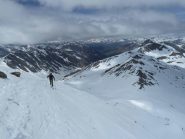 Arrivo in cima sci ai piedi