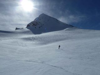 Discesa sul Refuge d'Agnel su ottimo firn