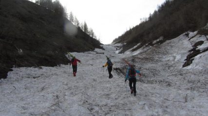 ...risalendo il vallone svalangato...
