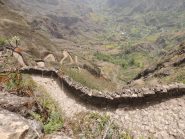 dal valico il sentiero di discesa 