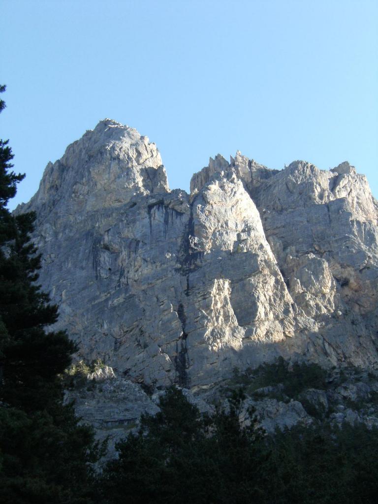 la parete con l'evidente colata d'acqua