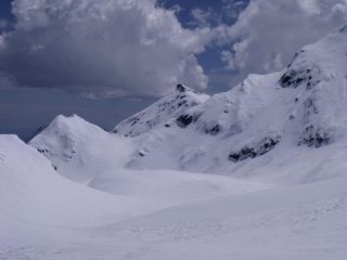Scendendo dal Coll Arnas lontano il Bessaneto