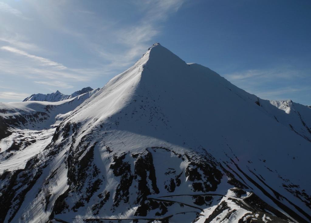 sempre uno spettacolo...sempre sci a spalle mah..