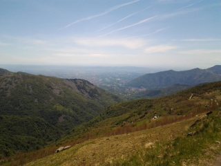 Lo sguardo spazia verso la pianura