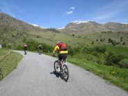 ultimo tratto asfaltato sotto l'Alpe Bianca
