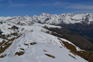panorama dalla cima con il Gran Paradiso in primo piano