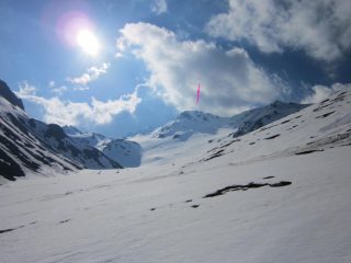 punta valfredda sullo sfondo