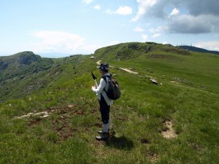 In vista del Riparo Casa della Miniera e della Cappelletta degli Alpini