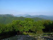 Vista verso Rocca Barbena e Galero salendo al Carmo