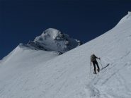 Verso il deposito sci e la cresta da percorrere