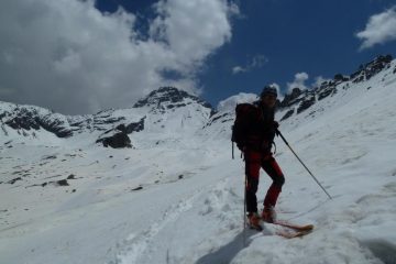 la punta da metà traverso vallone per andare a prendere resti di valanghe sotto arpelin