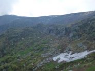 l'anfiteatro dell'alpe Pian delle Tane e a sx il Monte Soglio