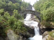 ponte romano e cascata